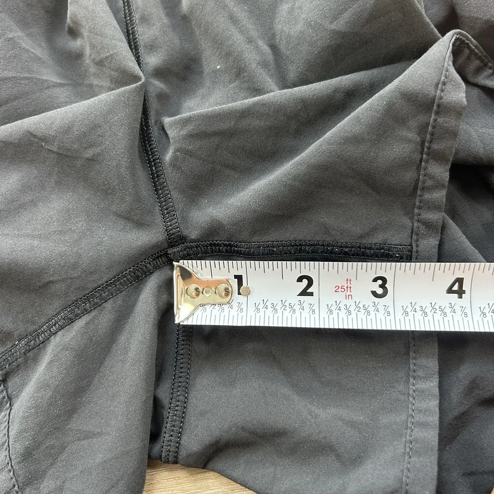 Lululemon Size 8 Tracker Short V 4
